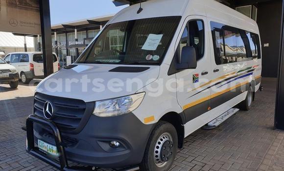 Nunua Ilio tumika Mercedes‒Benz Esprit White Gari ndani ya Big Bend nchini Lubombo Nunua Ilio tumika Mercedes‒Benz Esprit White Gari ndani ya Big Bend nchini Lubombo