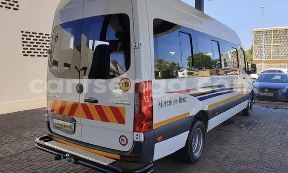 Nunua Ilio tumika Mercedes‒Benz Esprit White Gari ndani ya Big Bend nchini Lubombo Nunua Ilio tumika Mercedes‒Benz Esprit White Gari ndani ya Big Bend nchini Lubombo