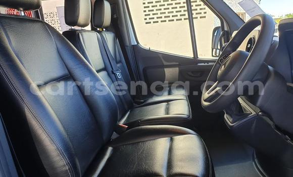 Nunua Ilio tumika Mercedes‒Benz Esprit White Gari ndani ya Big Bend nchini Lubombo Nunua Ilio tumika Mercedes‒Benz Esprit White Gari ndani ya Big Bend nchini Lubombo