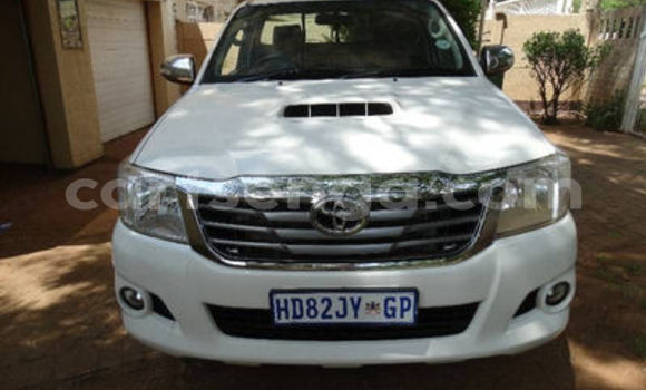 Nunua Ilio tumika Toyota Hilux White Gari ndani ya Big Bend nchini Lubombo Nunua Ilio tumika Toyota Hilux White Gari ndani ya Big Bend nchini Lubombo