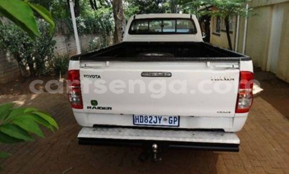 Nunua Ilio tumika Toyota Hilux White Gari ndani ya Big Bend nchini Lubombo Nunua Ilio tumika Toyota Hilux White Gari ndani ya Big Bend nchini Lubombo