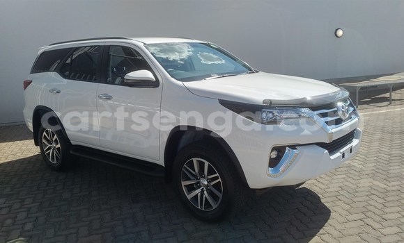 Nunua Ilio tumika Toyota Fortuner White Gari ndani ya Big Bend nchini Lubombo Nunua Ilio tumika Toyota Fortuner White Gari ndani ya Big Bend nchini Lubombo
