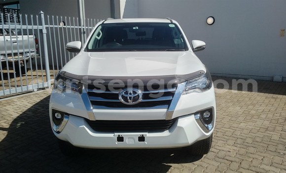 Nunua Ilio tumika Toyota Fortuner White Gari ndani ya Big Bend nchini Lubombo Nunua Ilio tumika Toyota Fortuner White Gari ndani ya Big Bend nchini Lubombo