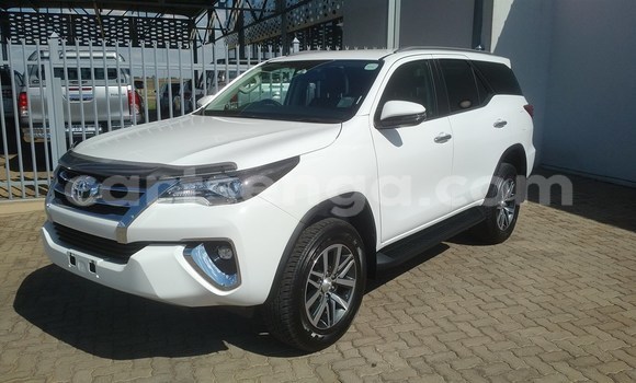 Nunua Ilio tumika Toyota Fortuner White Gari ndani ya Big Bend nchini Lubombo Nunua Ilio tumika Toyota Fortuner White Gari ndani ya Big Bend nchini Lubombo