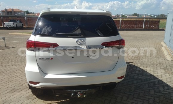 Nunua Ilio tumika Toyota Fortuner White Gari ndani ya Big Bend nchini Lubombo Nunua Ilio tumika Toyota Fortuner White Gari ndani ya Big Bend nchini Lubombo