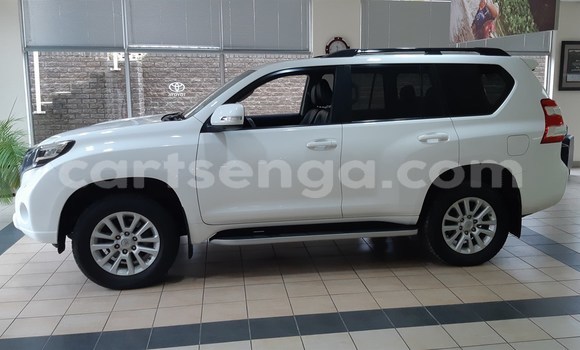 Nunua Ilio tumika Toyota Prado White Gari ndani ya Big Bend nchini Lubombo Nunua Ilio tumika Toyota Prado White Gari ndani ya Big Bend nchini Lubombo