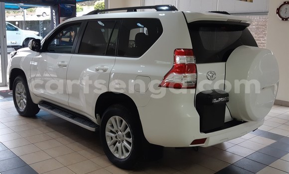 Nunua Ilio tumika Toyota Prado White Gari ndani ya Big Bend nchini Lubombo Nunua Ilio tumika Toyota Prado White Gari ndani ya Big Bend nchini Lubombo