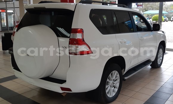 Nunua Ilio tumika Toyota Prado White Gari ndani ya Big Bend nchini Lubombo Nunua Ilio tumika Toyota Prado White Gari ndani ya Big Bend nchini Lubombo