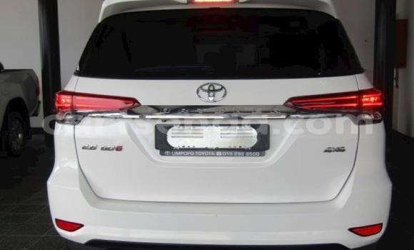 Buy Used Toyota Fortuner White Car in Import - Dubai in Hhohho Buy Used Toyota Fortuner White Car in Import - Dubai in Hhohho