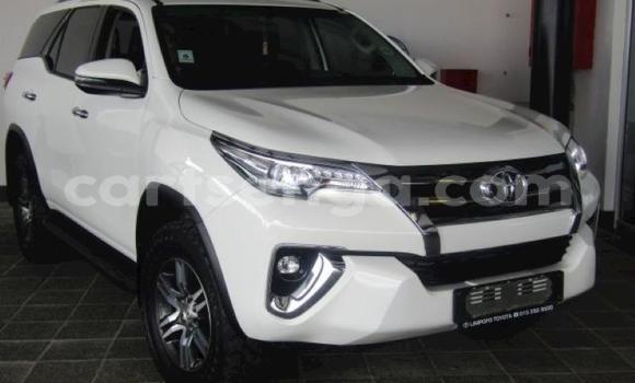 Buy Used Toyota Fortuner White Car in Import - Dubai in Hhohho Buy Used Toyota Fortuner White Car in Import - Dubai in Hhohho