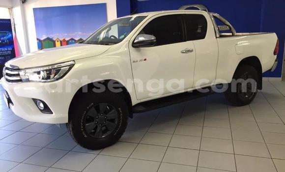 Buy Used Toyota Hilux White Car in Import - Dubai in Hhohho Buy Used Toyota Hilux White Car in Import - Dubai in Hhohho