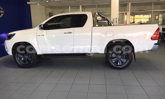 Buy Used Toyota Hilux White Car in Import - Dubai in Hhohho Buy Used Toyota Hilux White Car in Import - Dubai in Hhohho