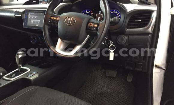 Buy Used Toyota Hilux White Car in Import - Dubai in Hhohho Buy Used Toyota Hilux White Car in Import - Dubai in Hhohho
