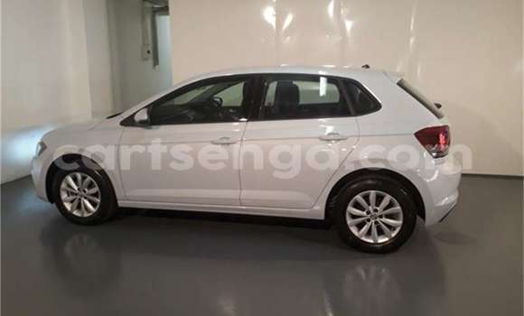 Nunua Ilio tumika Volkswagen Polo White Gari ndani ya Manzini nchini Manzini Nunua Ilio tumika Volkswagen Polo White Gari ndani ya Manzini nchini Manzini