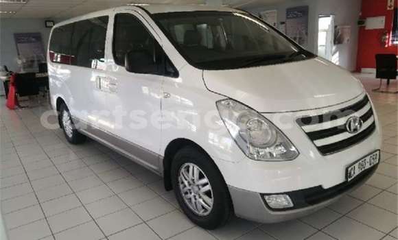 Buy Used Hyundai H1 White Car in Mbabane in Manzini