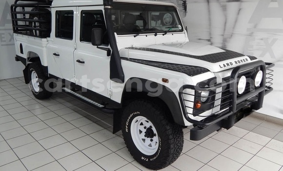 Nunua Ilio tumika Land Rover Defender White Gari ndani ya Big Bend nchini Lubombo Nunua Ilio tumika Land Rover Defender White Gari ndani ya Big Bend nchini Lubombo