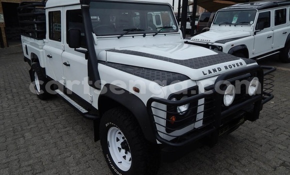 Nunua Ilio tumika Land Rover Defender White Gari ndani ya Big Bend nchini Lubombo Nunua Ilio tumika Land Rover Defender White Gari ndani ya Big Bend nchini Lubombo