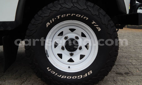 Nunua Ilio tumika Land Rover Defender White Gari ndani ya Big Bend nchini Lubombo Nunua Ilio tumika Land Rover Defender White Gari ndani ya Big Bend nchini Lubombo