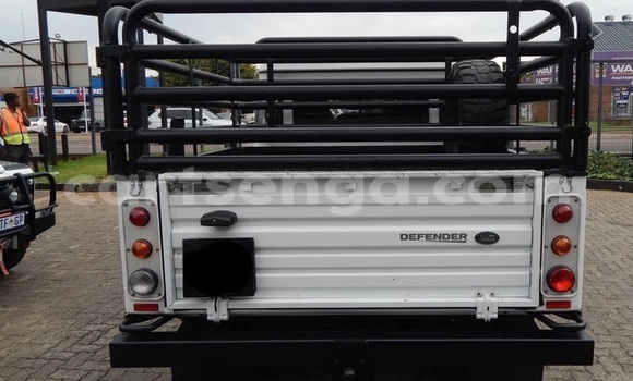 Nunua Ilio tumika Land Rover Defender White Gari ndani ya Big Bend nchini Lubombo Nunua Ilio tumika Land Rover Defender White Gari ndani ya Big Bend nchini Lubombo