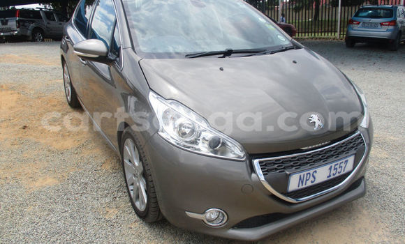 Nunua Ilio tumika Peugeot 208 White Gari ndani ya Big Bend nchini Lubombo Nunua Ilio tumika Peugeot 208 White Gari ndani ya Big Bend nchini Lubombo
