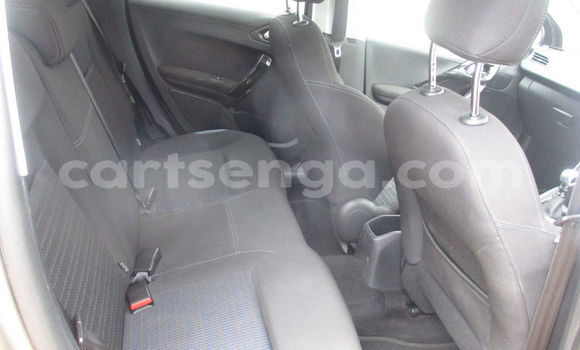 Nunua Ilio tumika Peugeot 208 White Gari ndani ya Big Bend nchini Lubombo Nunua Ilio tumika Peugeot 208 White Gari ndani ya Big Bend nchini Lubombo