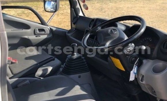 Nunua Ilio tumika Hino 300 Series White Lori ndani ya Big Bend nchini Lubombo Nunua Ilio tumika Hino 300 Series White Lori ndani ya Big Bend nchini Lubombo