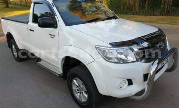 Buy Used Toyota Hilux White Car in Manzini in Manzini