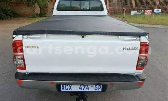 Nunua Ilio tumika Toyota Hilux White Gari ndani ya Manzini nchini Manzini Nunua Ilio tumika Toyota Hilux White Gari ndani ya Manzini nchini Manzini