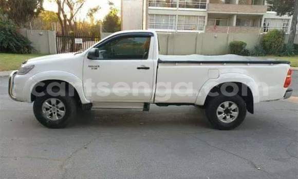 Nunua Ilio tumika Toyota Hilux White Gari ndani ya Manzini nchini Manzini Nunua Ilio tumika Toyota Hilux White Gari ndani ya Manzini nchini Manzini