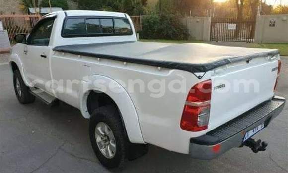 Nunua Ilio tumika Toyota Hilux White Gari ndani ya Manzini nchini Manzini Nunua Ilio tumika Toyota Hilux White Gari ndani ya Manzini nchini Manzini