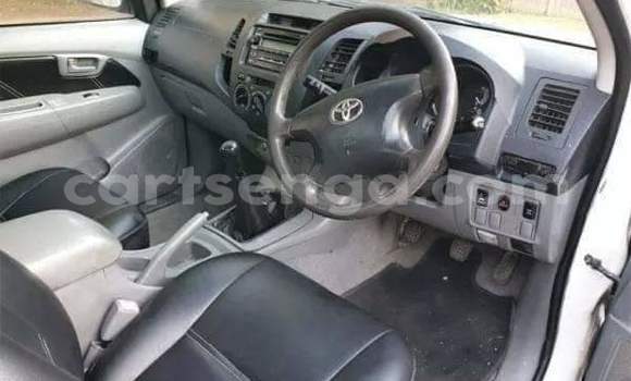 Nunua Ilio tumika Toyota Hilux White Gari ndani ya Manzini nchini Manzini Nunua Ilio tumika Toyota Hilux White Gari ndani ya Manzini nchini Manzini