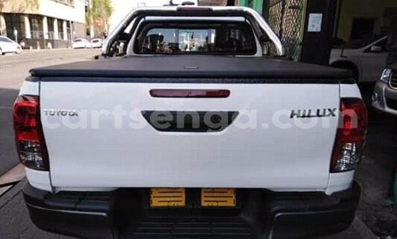 Buy Used Toyota Hilux White Car in Matsapha in Manzini Buy Used Toyota Hilux White Car in Matsapha in Manzini