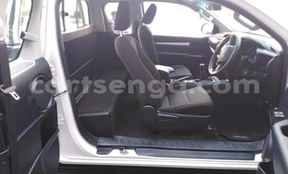 Buy Used Toyota Hilux White Car in Matsapha in Manzini Buy Used Toyota Hilux White Car in Matsapha in Manzini