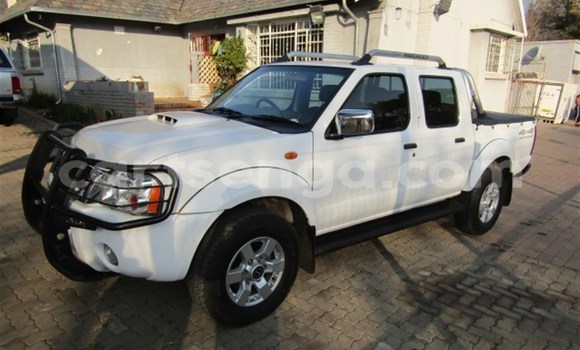 Nunua Ilio tumika Nissan NP 300 White Gari ndani ya Big Bend nchini Lubombo
