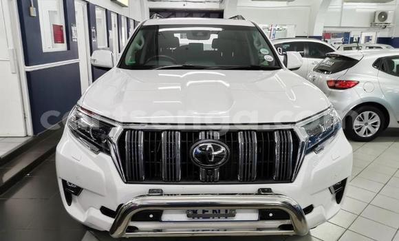 Nunua Ilio tumika Toyota Land Cruiser Prado White Gari ndani ya Import - Dubai nchini Hhohho