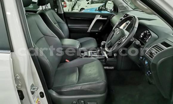Buy Used Toyota Land Cruiser Prado White Car in Import - Dubai in Hhohho Buy Used Toyota Land Cruiser Prado White Car in Import - Dubai in Hhohho