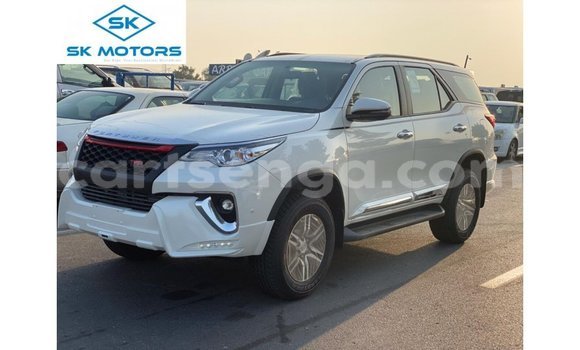Acheter Import Voiture Toyota Fortuner Blanc à Import - Dubai, Hhohho Acheter Import Voiture Toyota Fortuner Blanc à Import - Dubai, Hhohho