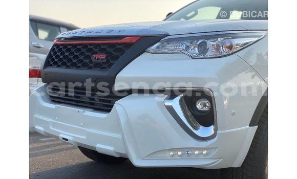 Nunua Imported Toyota Fortuner White Gari ndani ya Import - Dubai nchini Hhohho Nunua Imported Toyota Fortuner White Gari ndani ya Import - Dubai nchini Hhohho