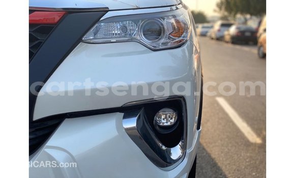 Nunua Imported Toyota Fortuner White Gari ndani ya Import - Dubai nchini Hhohho Nunua Imported Toyota Fortuner White Gari ndani ya Import - Dubai nchini Hhohho