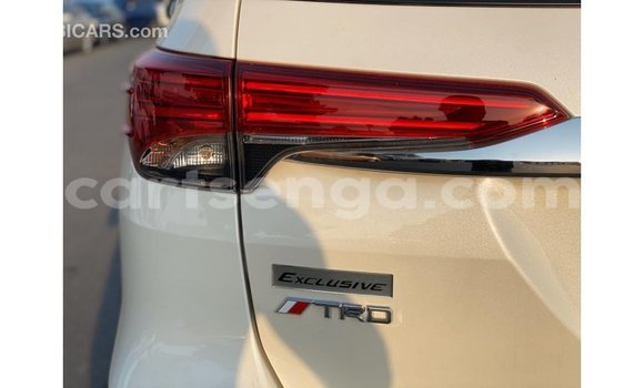 Nunua Imported Toyota Fortuner White Gari ndani ya Import - Dubai nchini Hhohho Nunua Imported Toyota Fortuner White Gari ndani ya Import - Dubai nchini Hhohho