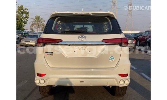 Nunua Imported Toyota Fortuner White Gari ndani ya Import - Dubai nchini Hhohho Nunua Imported Toyota Fortuner White Gari ndani ya Import - Dubai nchini Hhohho