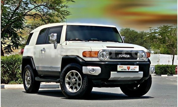 Nunua Imported Toyota FJ Cruiser White Gari ndani ya Import - Dubai nchini Hhohho
