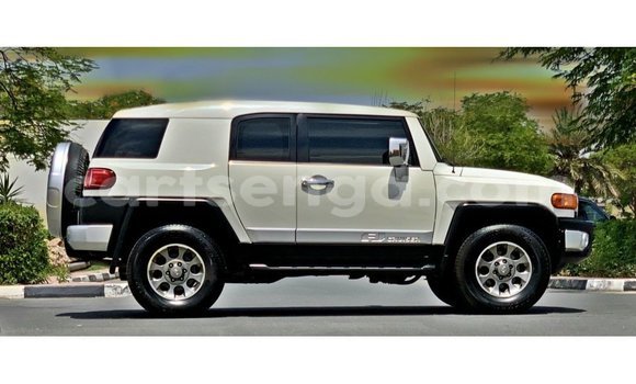 Acheter Import Voiture Toyota FJ Cruiser Blanc à Import - Dubai, Hhohho Acheter Import Voiture Toyota FJ Cruiser Blanc à Import - Dubai, Hhohho