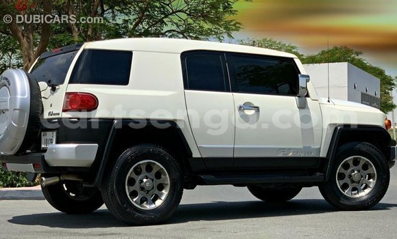 Acheter Import Voiture Toyota FJ Cruiser Blanc à Import - Dubai, Hhohho Acheter Import Voiture Toyota FJ Cruiser Blanc à Import - Dubai, Hhohho