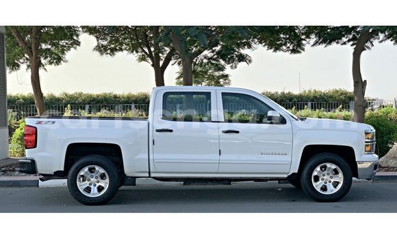 Acheter Import Voiture Chevrolet Silverado Blanc à Import - Dubai, Hhohho Acheter Import Voiture Chevrolet Silverado Blanc à Import - Dubai, Hhohho