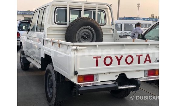 Nunua Imported Toyota Land Cruiser White Gari ndani ya Import - Dubai nchini Hhohho Nunua Imported Toyota Land Cruiser White Gari ndani ya Import - Dubai nchini Hhohho