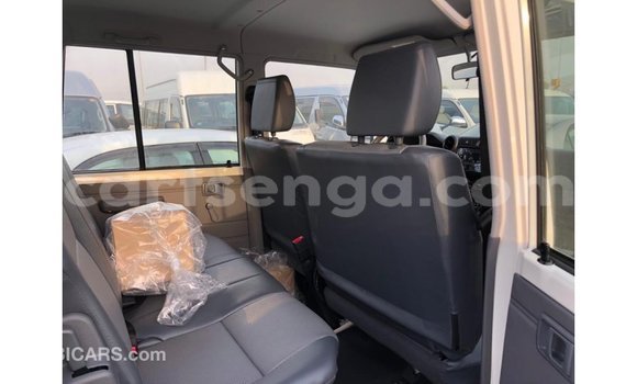 Nunua Imported Toyota Land Cruiser White Gari ndani ya Import - Dubai nchini Hhohho Nunua Imported Toyota Land Cruiser White Gari ndani ya Import - Dubai nchini Hhohho
