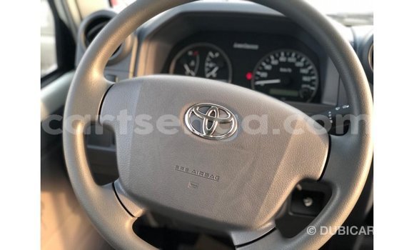 Nunua Imported Toyota Land Cruiser White Gari ndani ya Import - Dubai nchini Hhohho Nunua Imported Toyota Land Cruiser White Gari ndani ya Import - Dubai nchini Hhohho