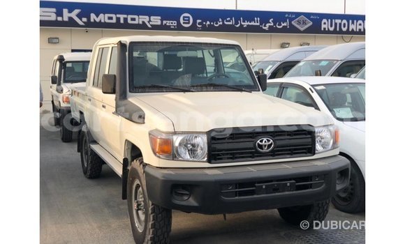 Nunua Imported Toyota Land Cruiser White Gari ndani ya Import - Dubai nchini Hhohho Nunua Imported Toyota Land Cruiser White Gari ndani ya Import - Dubai nchini Hhohho
