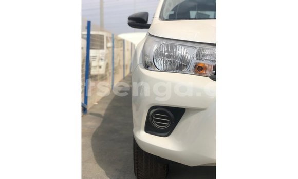 Acheter Import Voiture Toyota Hilux Blanc à Import - Dubai, Hhohho Acheter Import Voiture Toyota Hilux Blanc à Import - Dubai, Hhohho